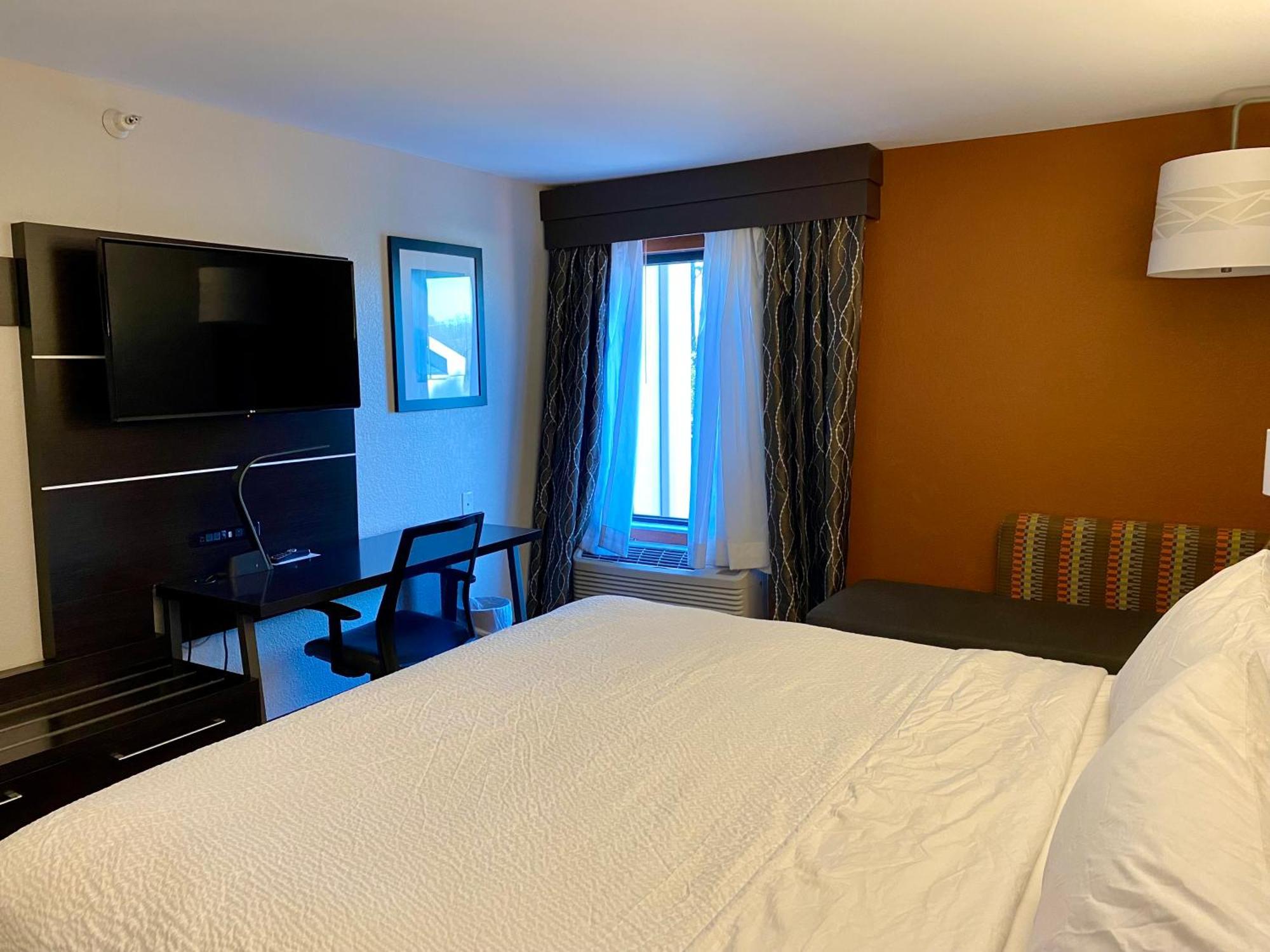 Holiday Inn Express Metropolis By Ihg Exterior foto