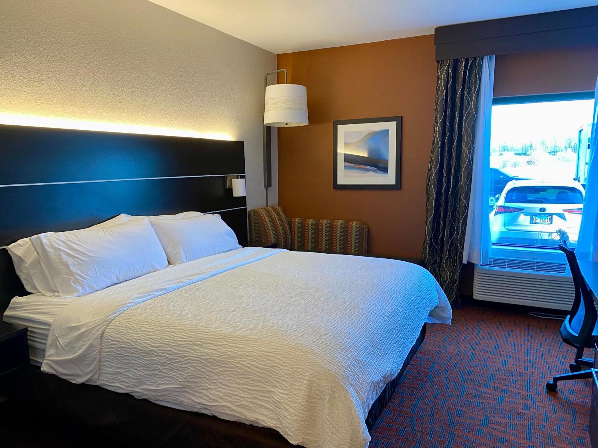 Holiday Inn Express Metropolis By Ihg Exterior foto