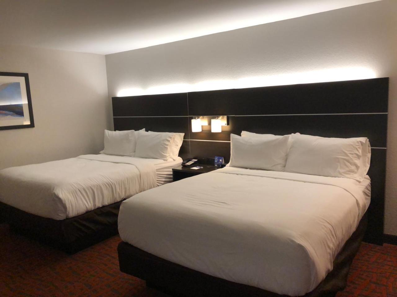 Holiday Inn Express Metropolis By Ihg Exterior foto