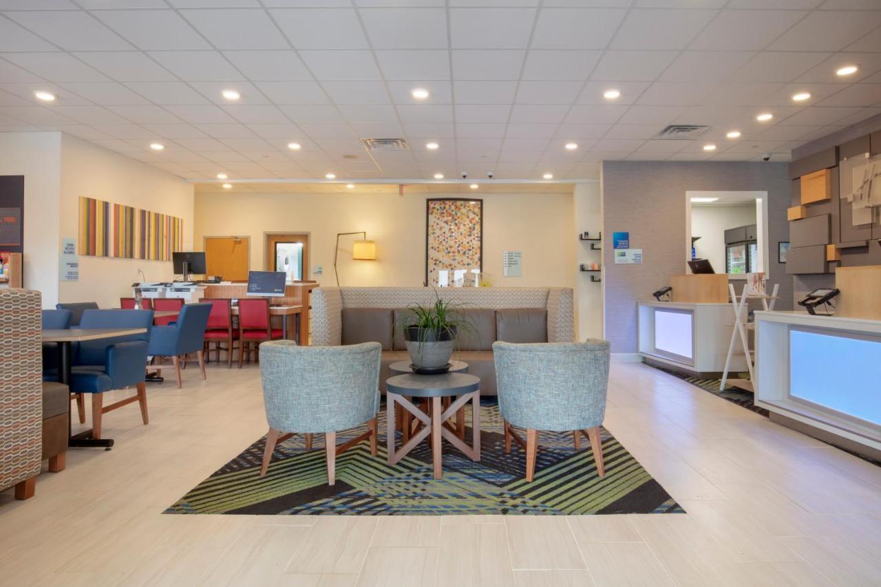 Holiday Inn Express Metropolis By Ihg Exterior foto